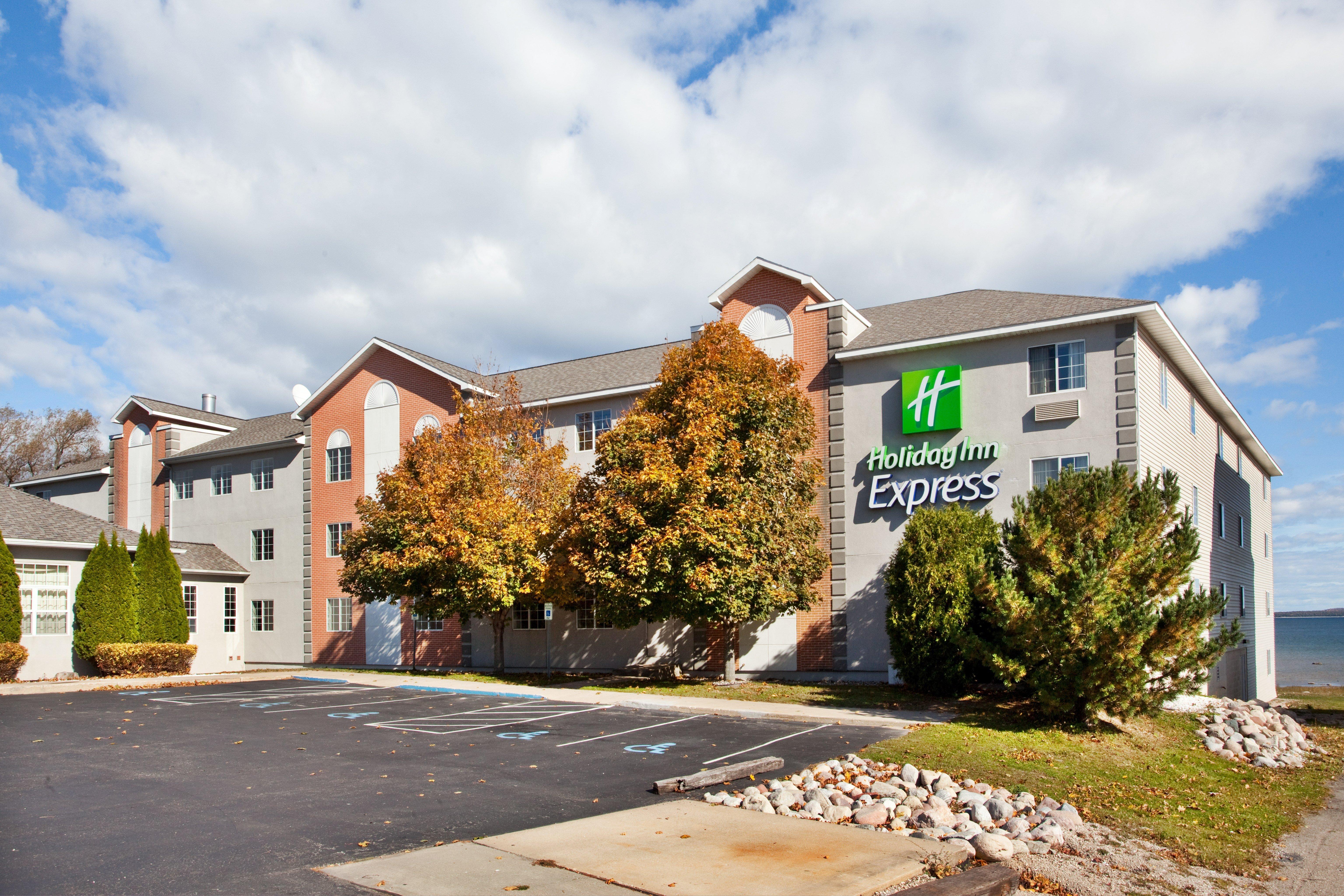 Holiday Inn Express St Ignace-Lake Central By Ihg Saint Ignace Dış mekan fotoğraf